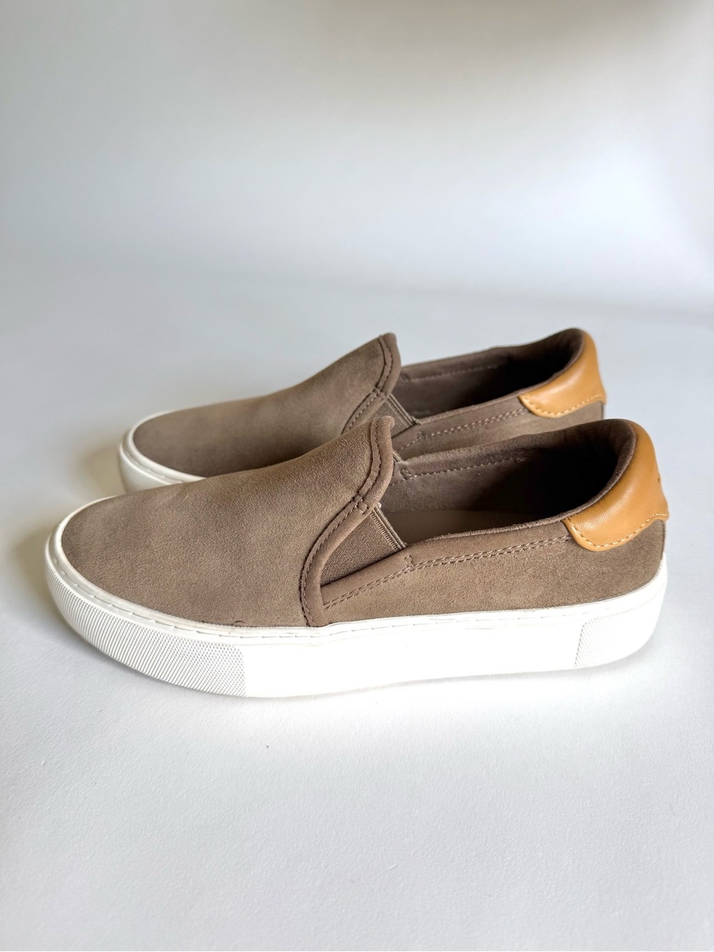 UGG Cahlvan Chestnut Suede Slip On Platform Sneakers Shoes EUC Womens Size US 5